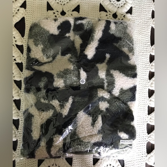 NWT Dog Army Fatigue Letterman Style Fleece Feel Winter Coat Hooded - Picture 11 of 12